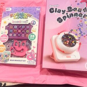 NWT Clay Bead Spinner and Rainbow Beadmoji Bead Bracelet Kit